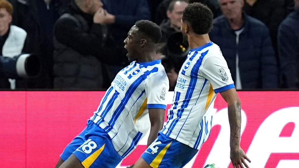 Welbeck celebra el gol del triunfo