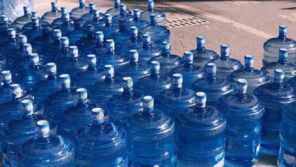 La jefa de Gobierno, Clara Brugada, anunció que se promoverá la venta de agua potable a bajo costo