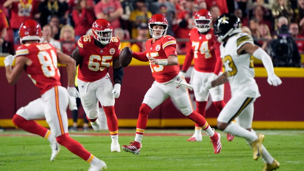 Patrick Mahomes lanzó más de 300 yardas