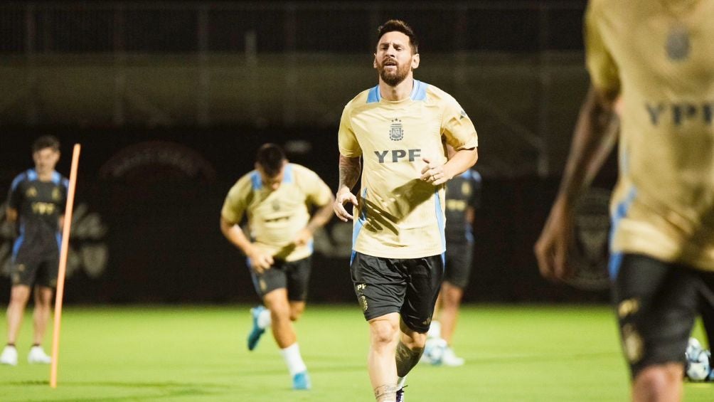 Messi en la concentración de Argentina