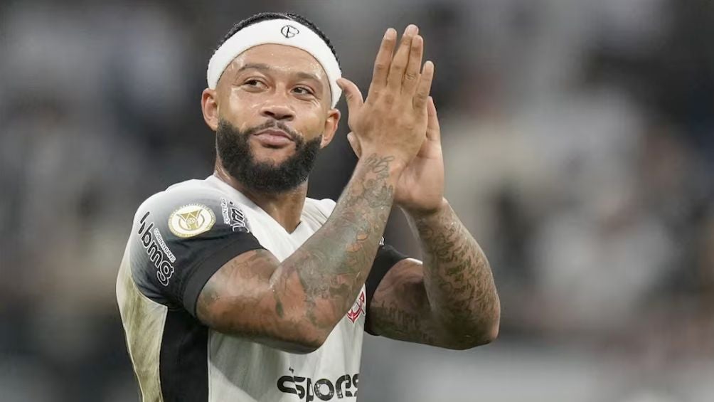 Depay podría salir del Corinthians