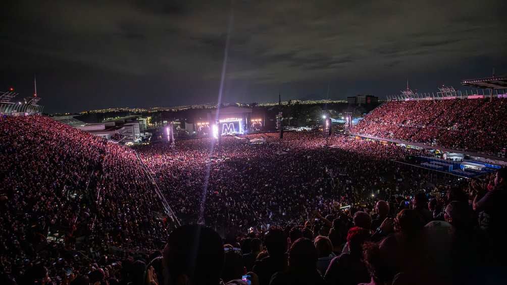 El Estadio GNP tiene una capacidad para 65 mil personas. 