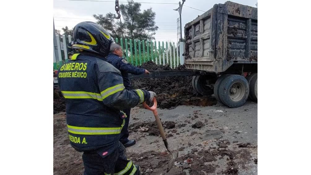 Los socavones son más comunes de lo normal, así que para reportarlos se debe llamar al *0311. 