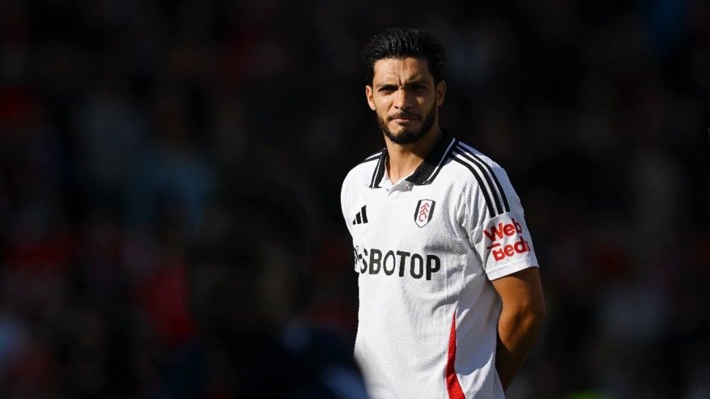 Compañeros de Raúl Jiménez en el Fulham, se rinden en elogios ante el mexicano 