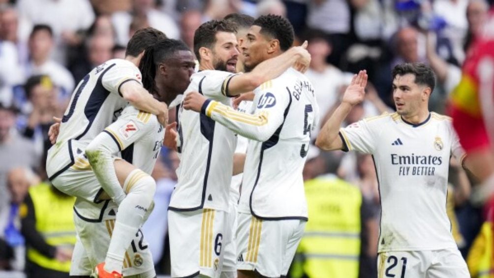 Jugadores del Real Madrid celebran un gol