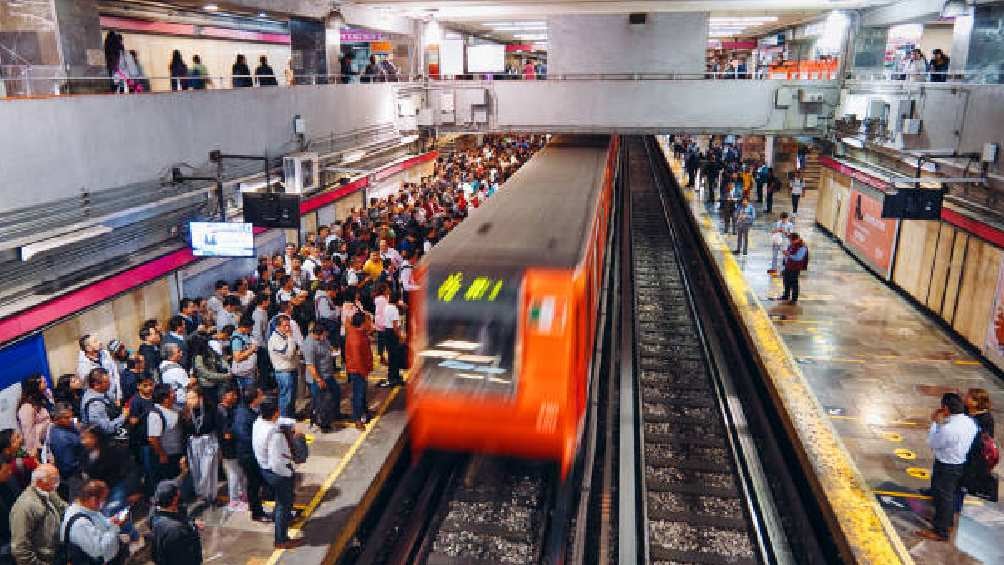 El Metro de la CDMX se ha vuelto un lugar en donde pasan cosas muy raras. 