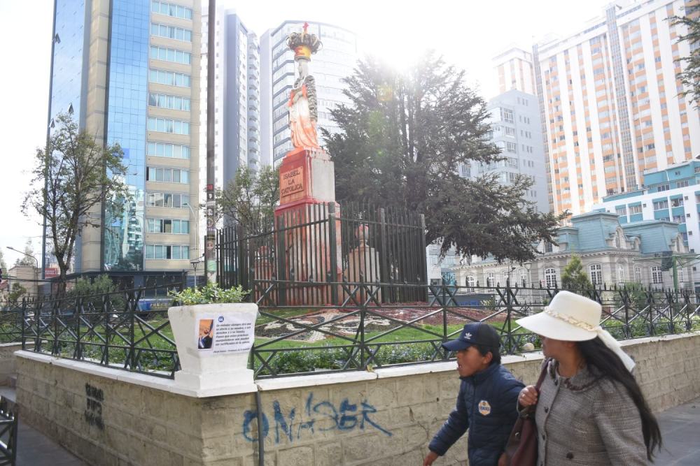 El gobierno de La Paz condenó los hechos y los calificó como un acto de vandalismo.