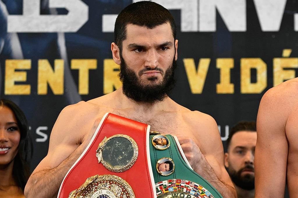 Beterbiev le quitó su corona a Bivol 