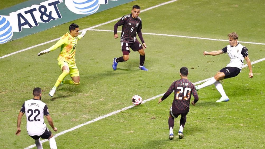 México empató a dos goles ante Valencia