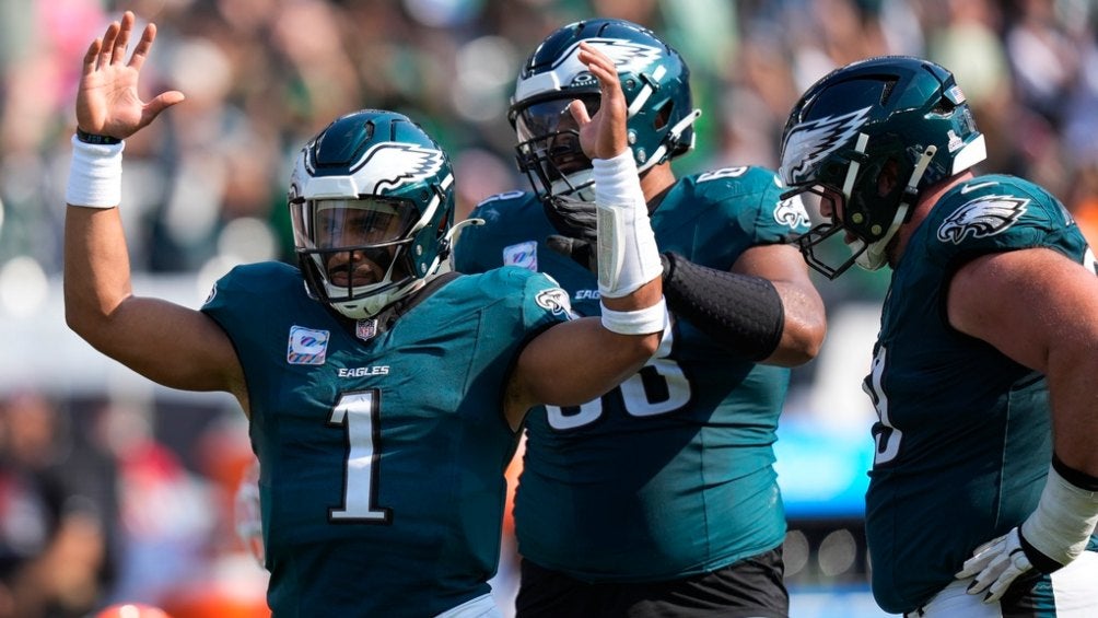 Jalen Hurts leads Eagles 20-16 victory over Browns