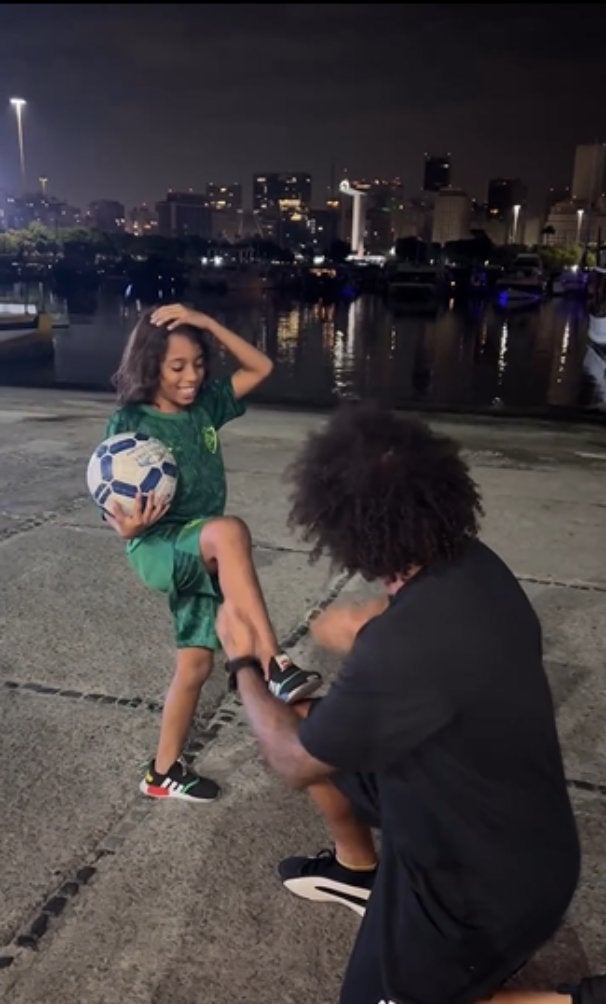 Marcelo celebra el túnel hecho por su hiji