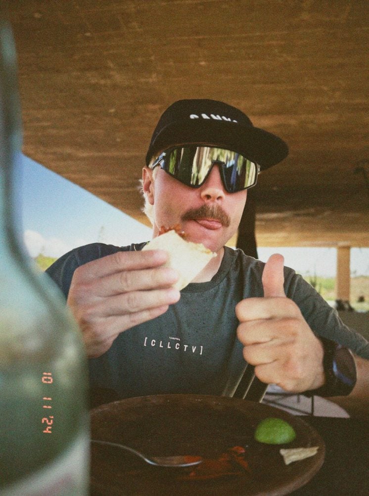 Valtteri Bottas comiendo tacos