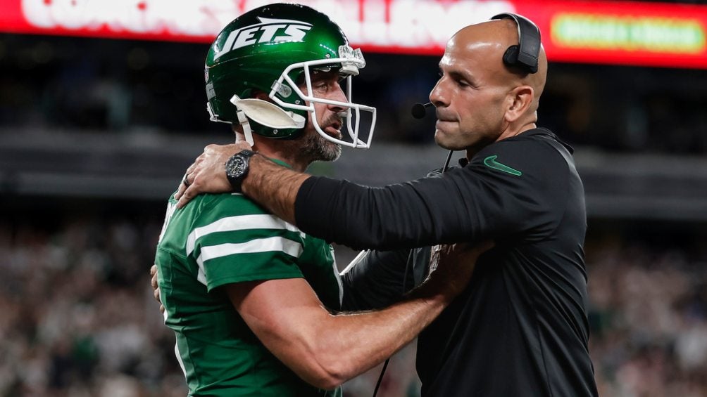 Aaron Rodgers y Jets se quedaron sin headcoach