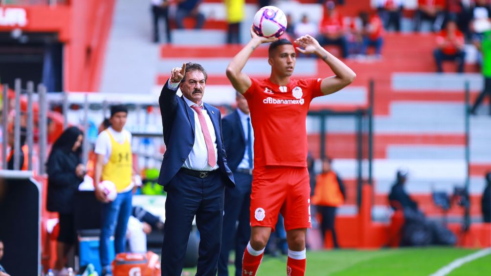 La Volpe dirigiendo a Toluca en 2019