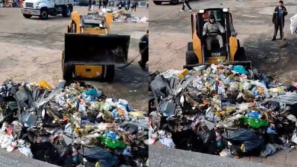 Después de negociar con la alcaldía, los trabajadores de limpieza recogieron la basura. 