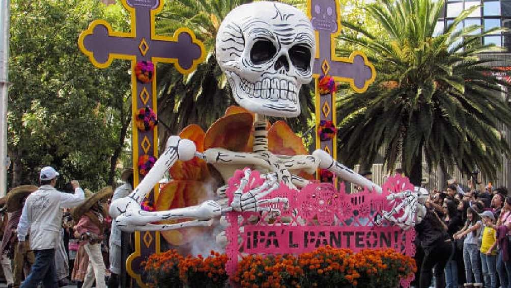 El Desfile del Día de Muertos pasa por varias avenidas principales de la CDMX. 