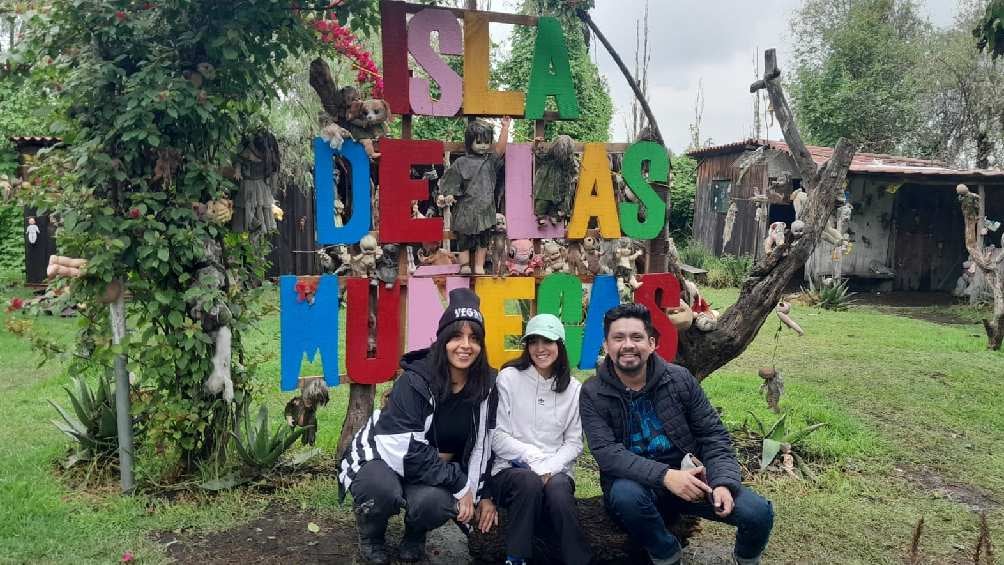 También hay una visita a la tradicional Isla de las Muñecas. 