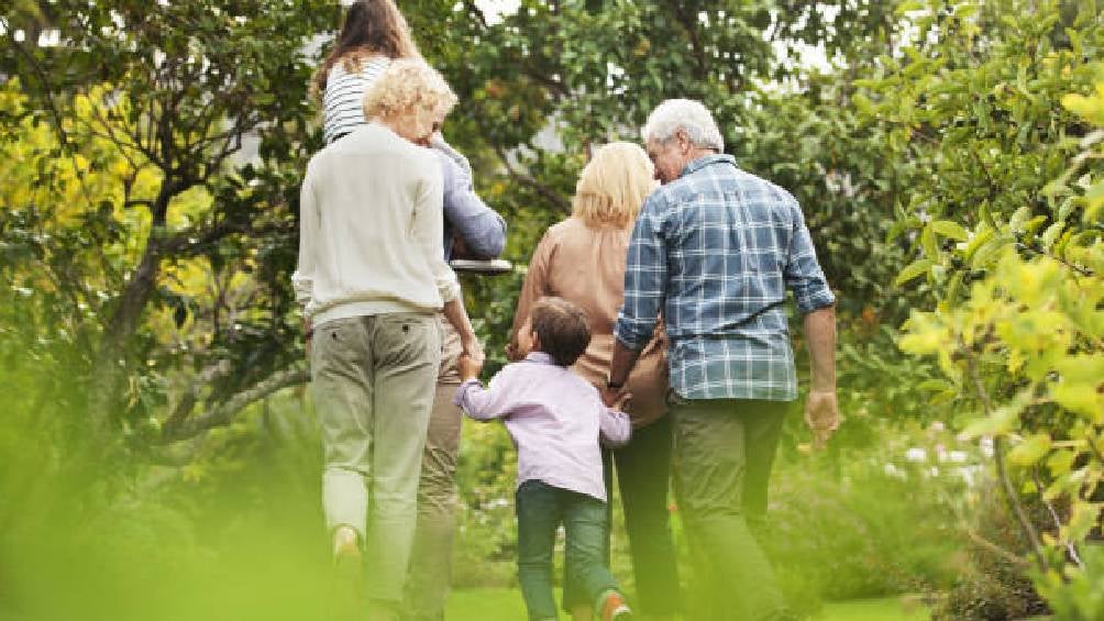 Los abuelos cada vez son más jovenes debido incremento de embarazos adolescentes. 