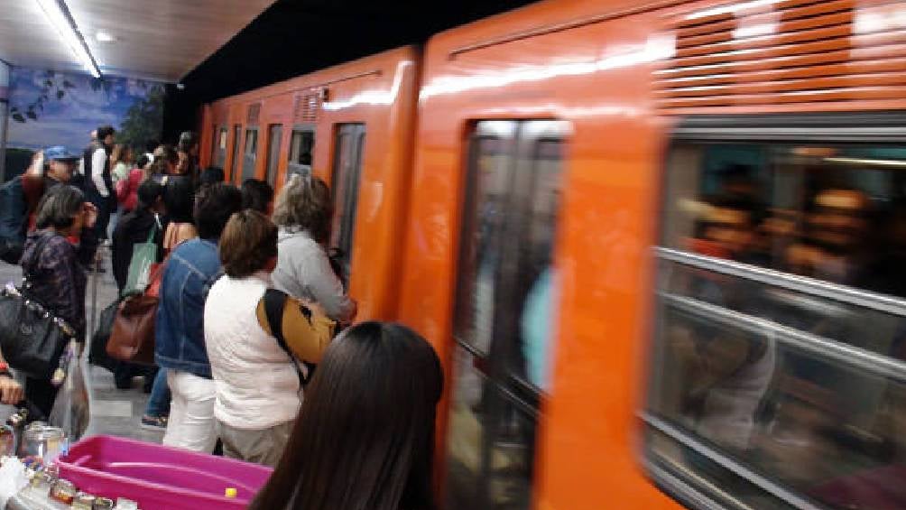 En el Metro de la CDMX es común que se registren peleas dentro de las instalaciones. 