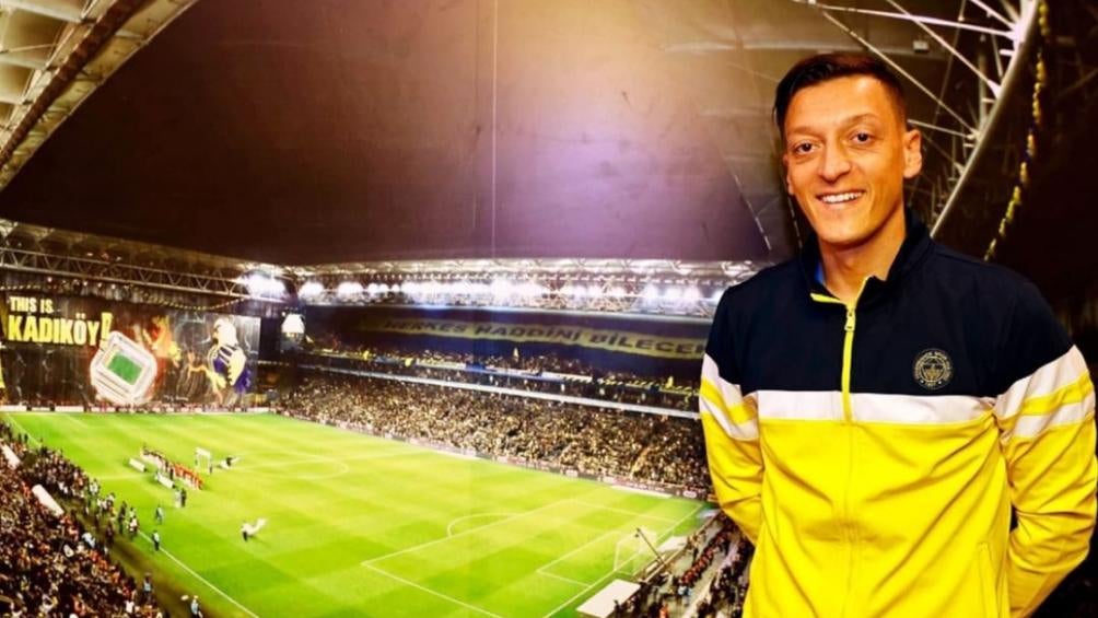 Özil eligió a su preferido entre Messi o Ronaldo