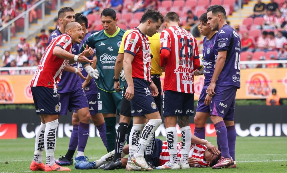 Chivas se ha visto obligado a modificar su alineación