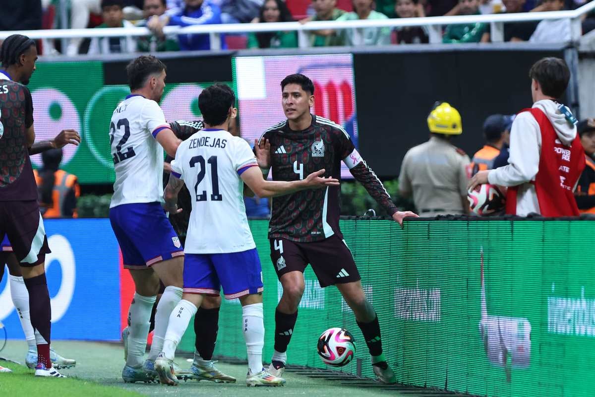 Edson y Zendejas se engancharon en el Clásico de la Concacaf