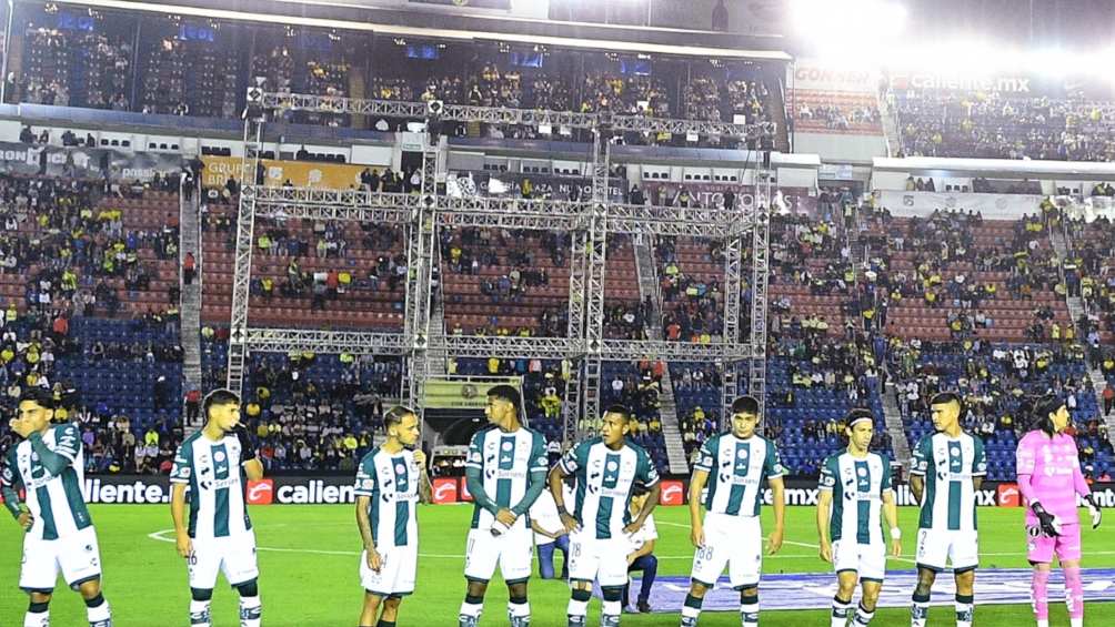 Gradas del estadio obstruidas 