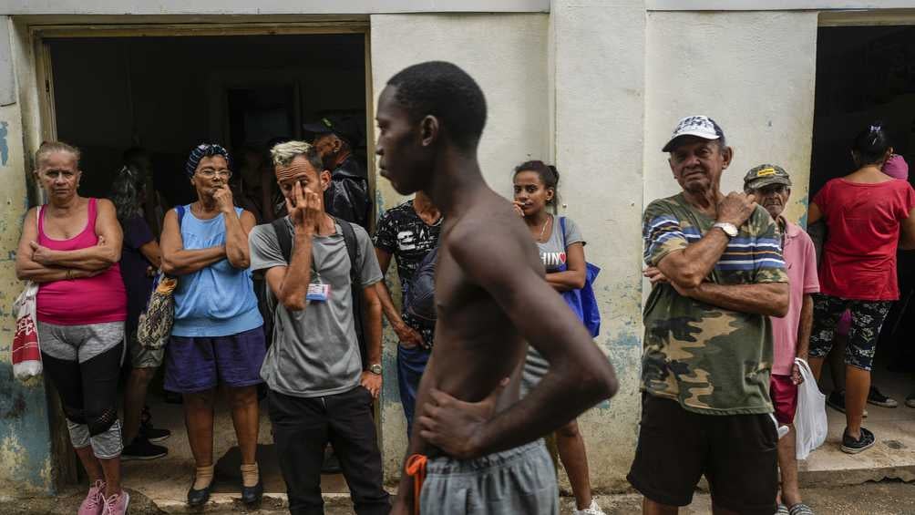 Ya son más de 50 horas sin energía eléctrica en Cuba. 