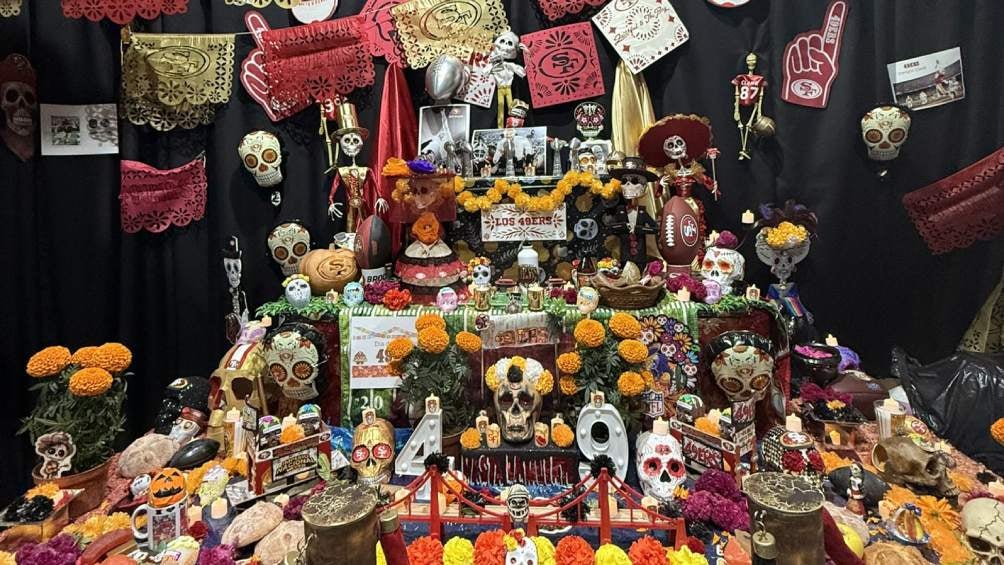 Ofrenda de 49ers en el evento