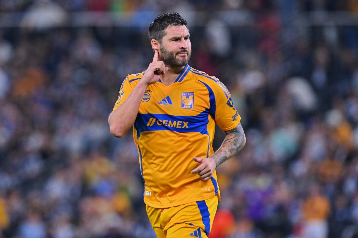 Gignac en festejo de gol