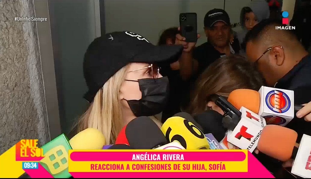 Angélica Rivera fue entrevistada a su llegada a México.