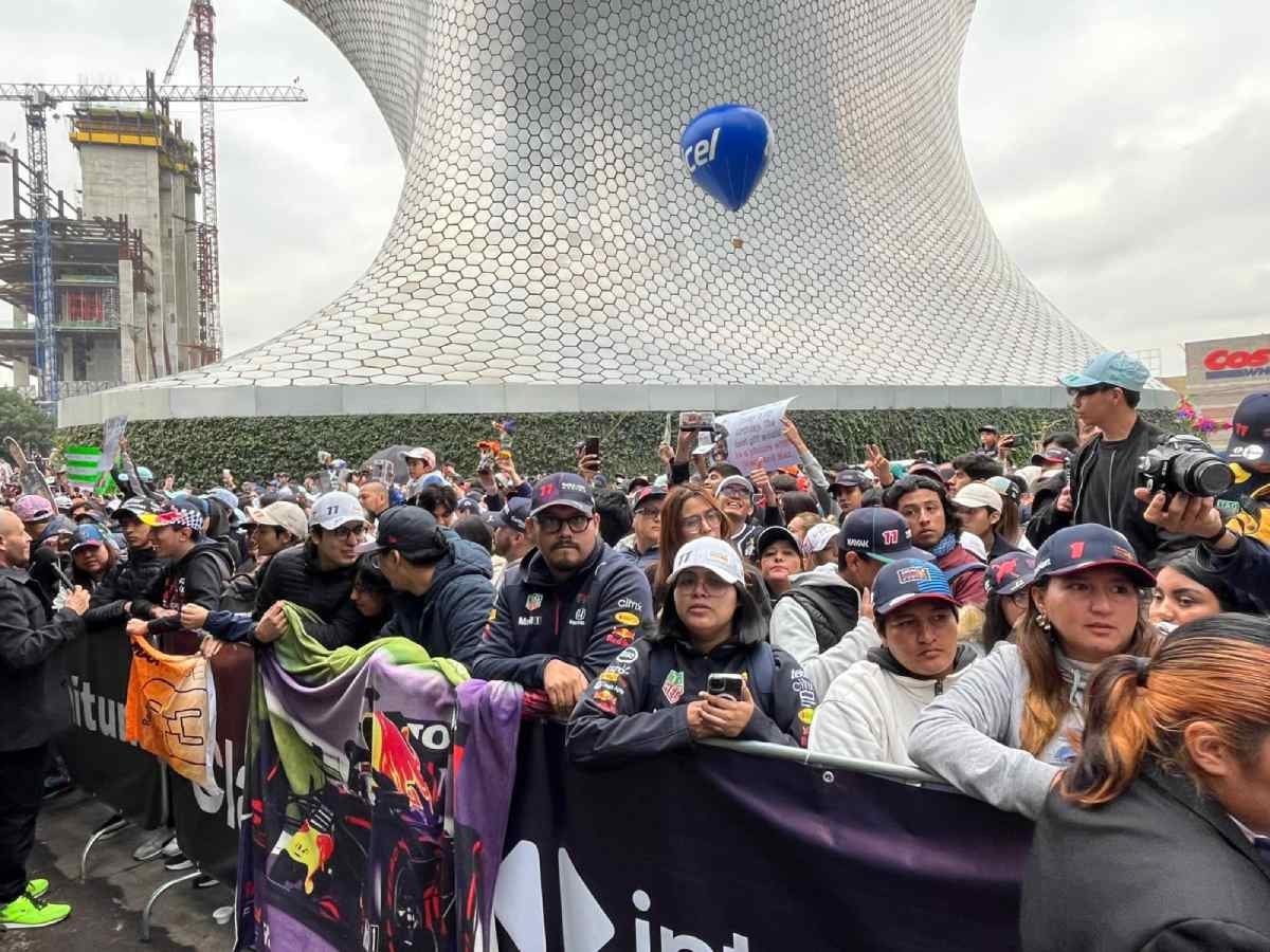 La afición de Checo Pérez le manifestó su apoyo