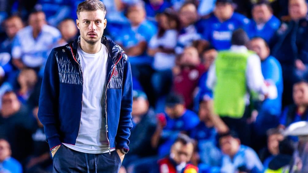 Martín Anselmi dirigiendo a Cruz Azul