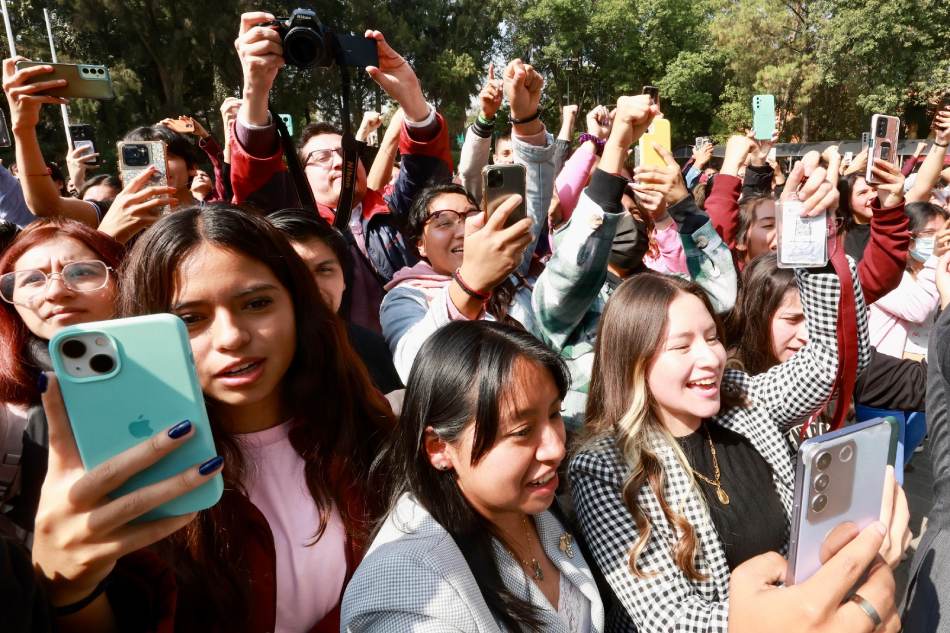 También se quiere que la UNAM abrá más lugares.