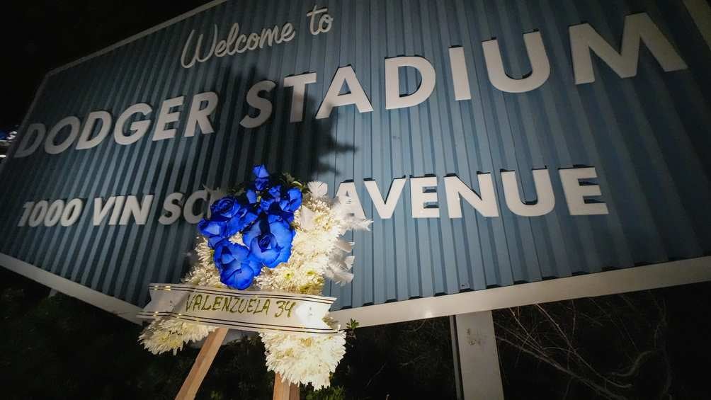 Los aficionados de los Dodgers ya comenzaron con los homenajes para el Toro. 