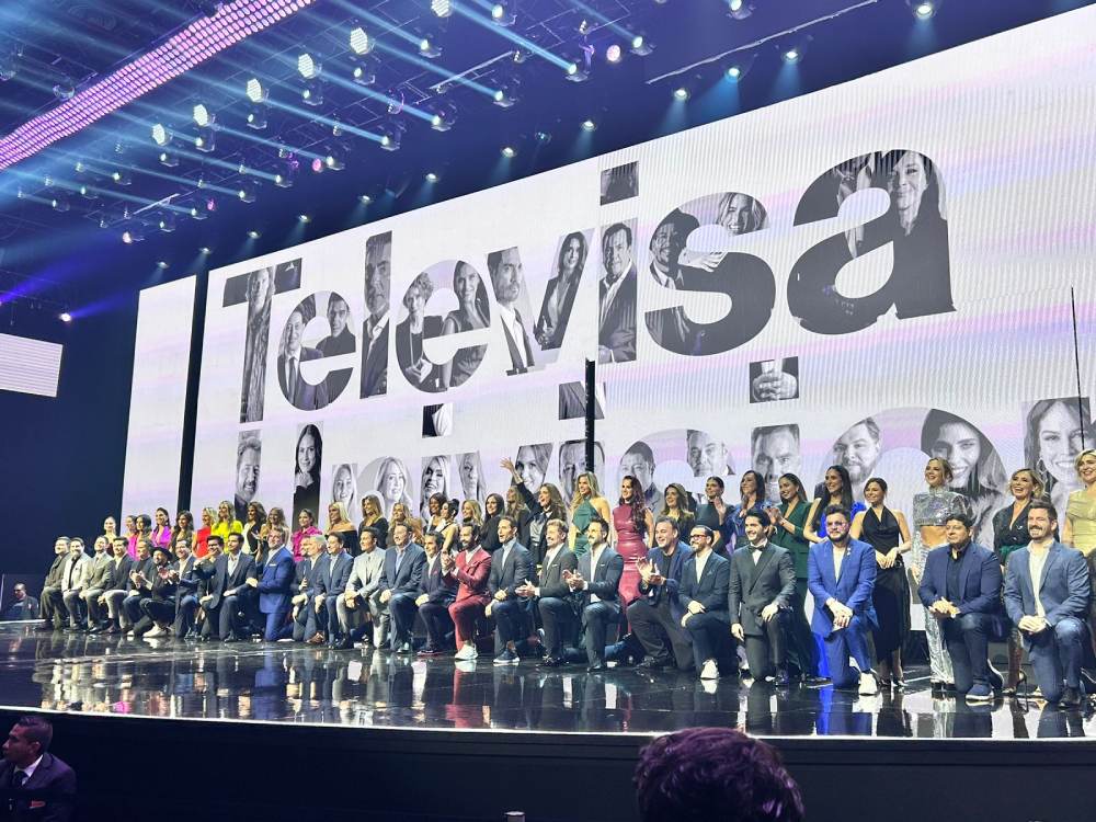 Todo el equipo de Televisa se hizo presente rumbo al 2025.