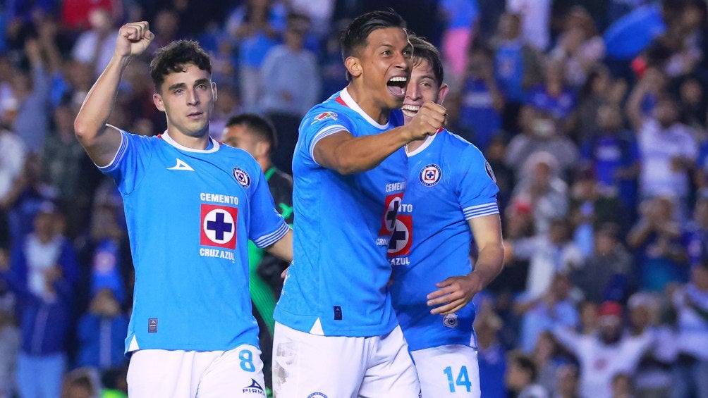 Cruz Azul afianzado en la cima