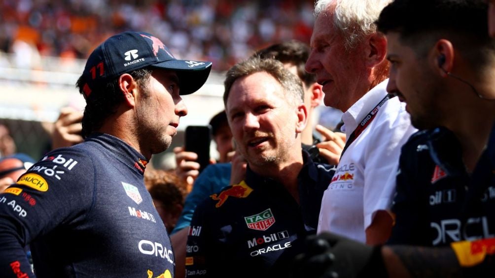 Pérez junto a Horner y Helmut Marko