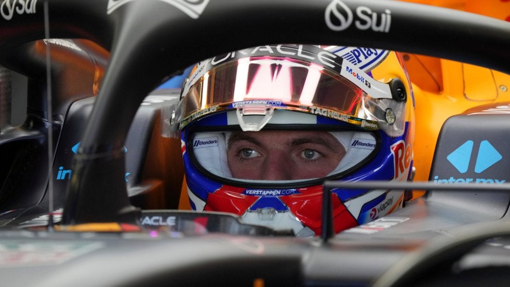 Verstappen en el RB20