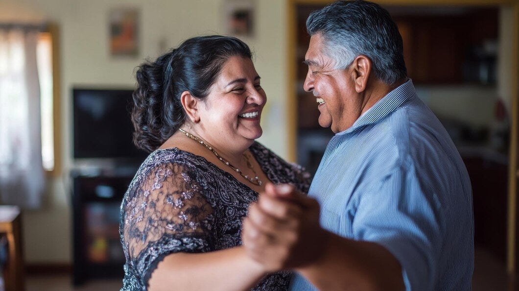 La pensión del Bienestar ayuda a la gente arriba de los 65 años.