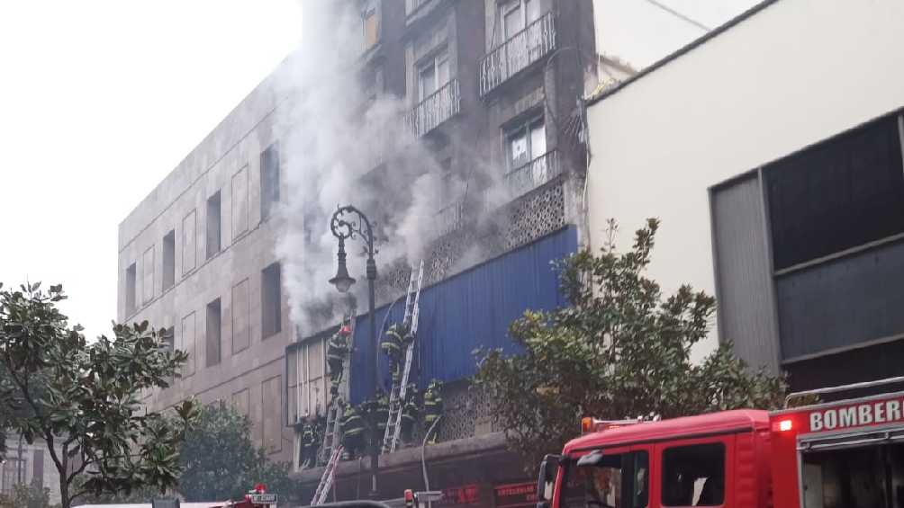 Después de intensos trabajos, los Bomberos sofocaron el fuego. 