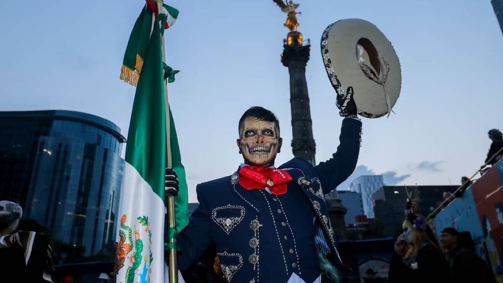 La Mega Procesión de catrinas 2024 se llevó a cabo la tarde de este domingo reuniendo a miles de personas. 