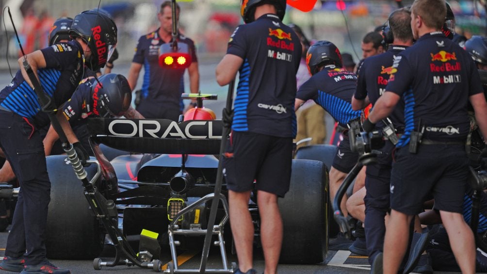 Checo Pérez con problemas en su auto