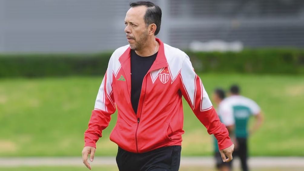 Fentanes dejó de ser entrenador de Necaxa