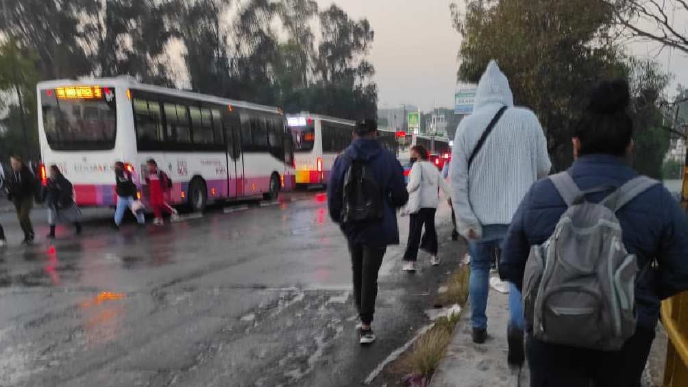 Varias personas fueron afectadas porque el transporte público también fue suspendido. 