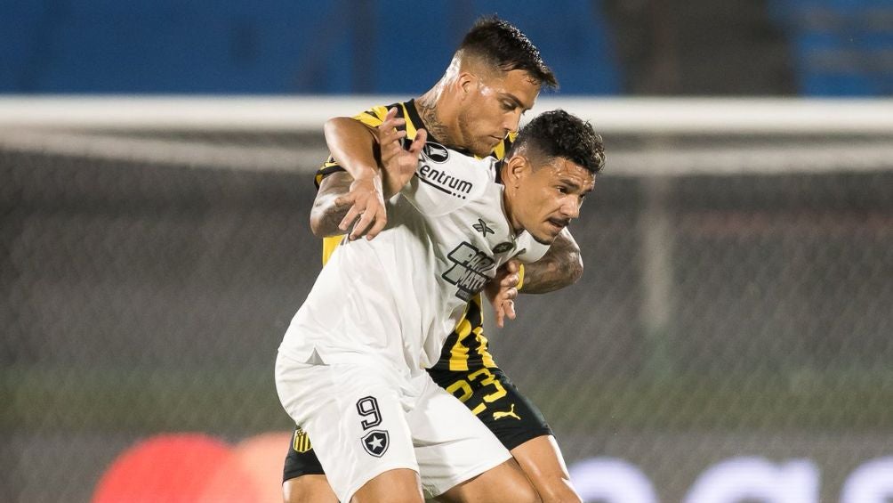 Botafogo hizo lo propio ante Peñarol