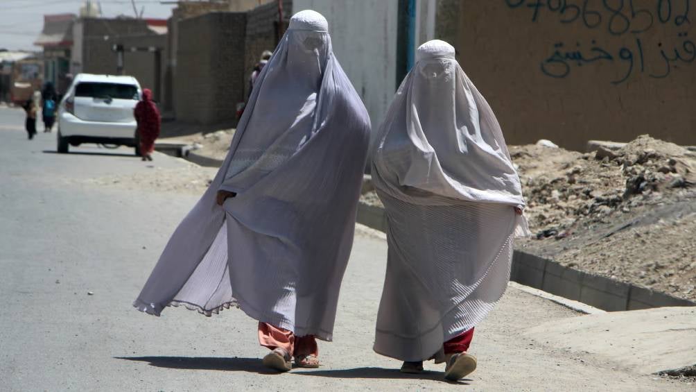 Las mujeres afganas no pueden rezar en voz alta ni recitar el Corán en presencia de otras mujeres.