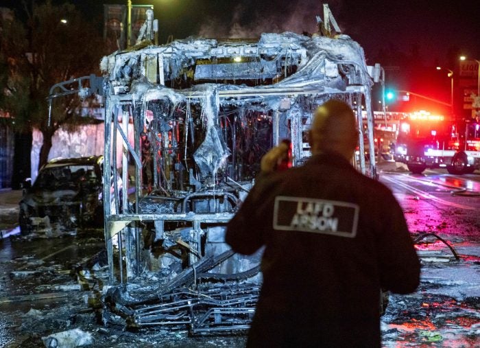 Autobús quemado tras las celebraciones