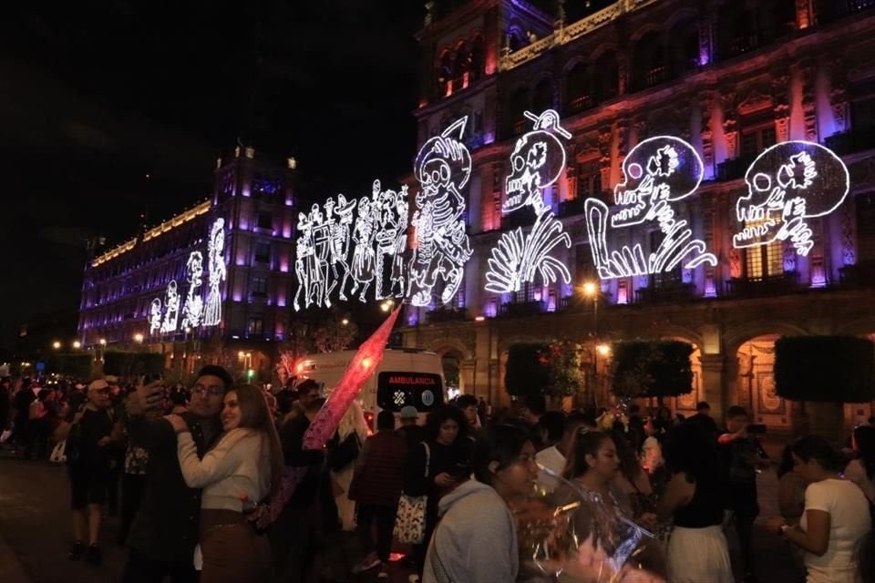 Alumbrado en el Zócalo, Día de Muertos