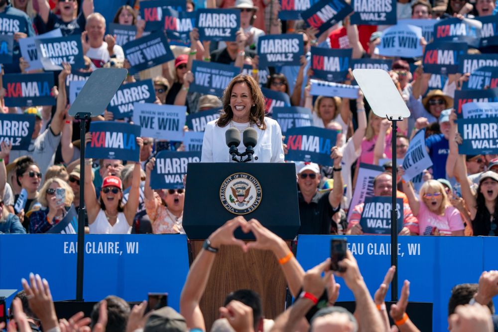 Kamala Harris ha estado apostando por los artistas para ganar a la gente.